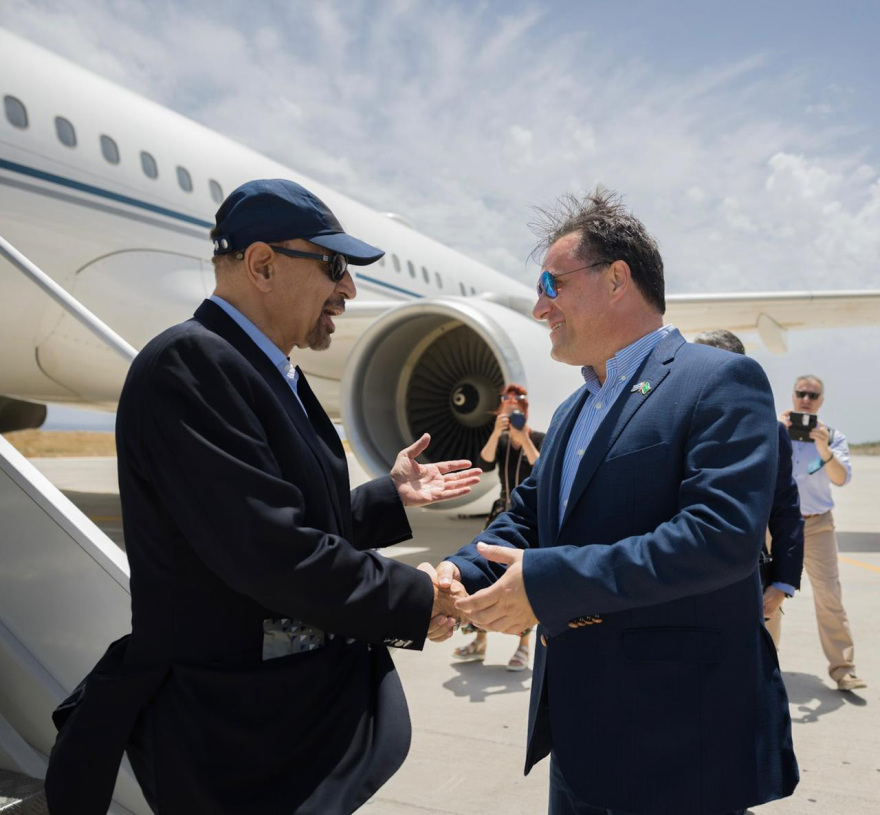 «Μαγεμένοι» από τη Σαντορίνη ο υπουργός Επενδύσεων και πανίσχυροι επιχειρηματίες της Σαουδικής Αραβίας  που ήρθαν για μπίζνες στην Ελλάδα