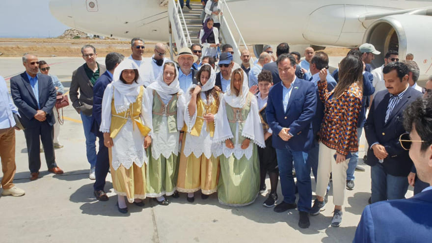 «Μαγεμένοι» από τη Σαντορίνη ο υπουργός Επενδύσεων και πανίσχυροι επιχειρηματίες της Σαουδικής Αραβίας  που ήρθαν για μπίζνες στην Ελλάδα