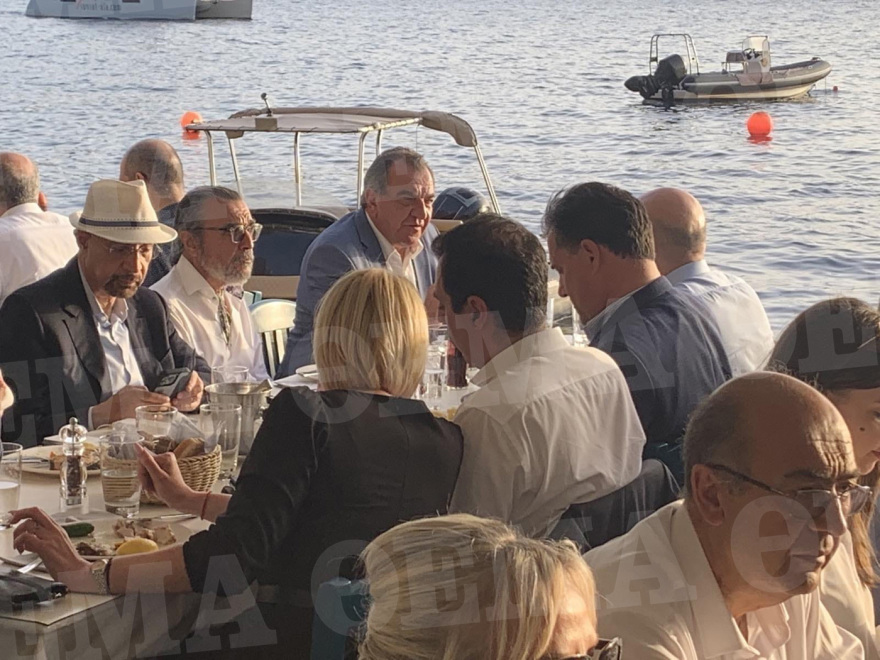 «Μαγεμένοι» από τη Σαντορίνη ο υπουργός Επενδύσεων και πανίσχυροι επιχειρηματίες της Σαουδικής Αραβίας  που ήρθαν για μπίζνες στην Ελλάδα