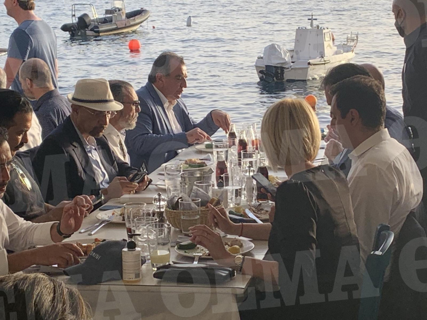 «Μαγεμένοι» από τη Σαντορίνη ο υπουργός Επενδύσεων και πανίσχυροι επιχειρηματίες της Σαουδικής Αραβίας  που ήρθαν για μπίζνες στην Ελλάδα