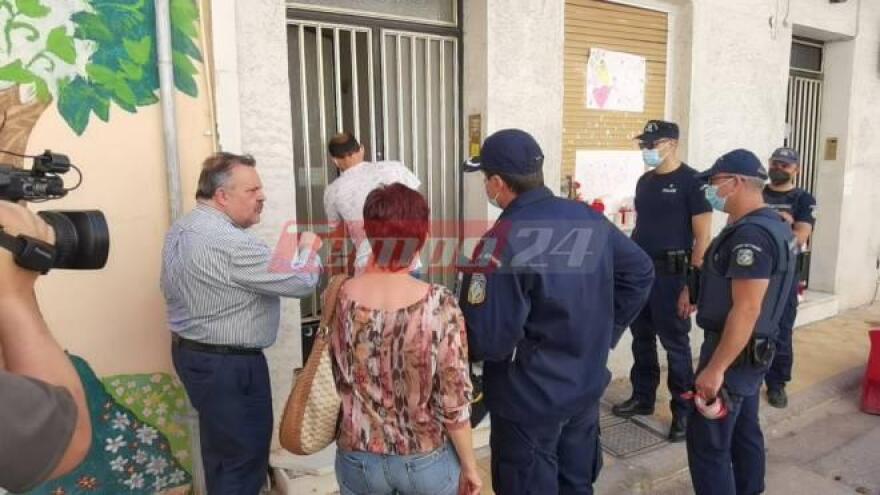 Θάνατος τριών παιδιών στην Πάτρα: Σφραγίστηκε το διαμέρισμα της σπιτονοικοκυράς του Μάνου και της Ρούλας (βίντεο)
