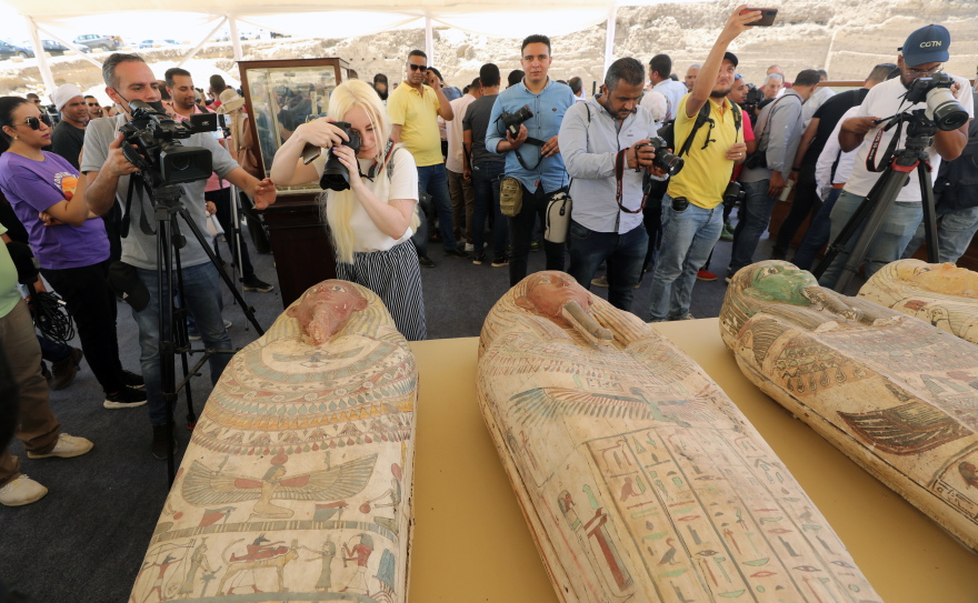 Αίγυπτος: Εκατοντάδες σαρκοφάγοι και αγάλματα θεών ανακαλύφθηκαν στη Σακάρα - Φωτογραφίες