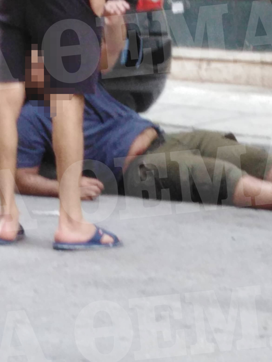 Άγρια συμπλοκή στον Άγιο Παντελεήμονα: Τον μαχαίρωσαν έξω από το σπίτι του