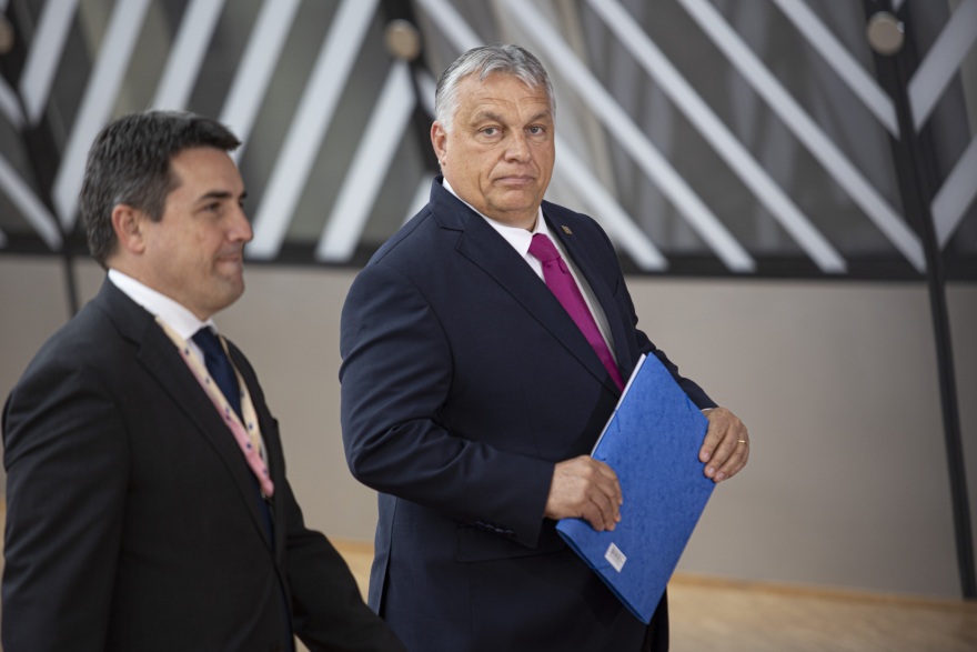 Βρυξέλλες: Το μεγάλο παζάρι για νέες κυρώσεις από την ΕΕ στη Ρωσία και ο «star» Ορμπάν που καλοβλέπει Πούτιν