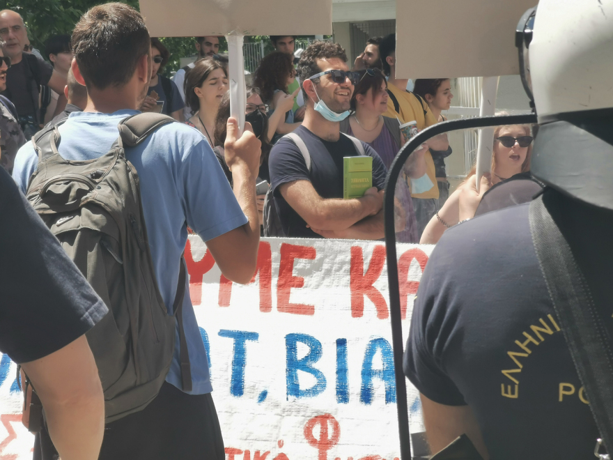 ΑΠΘ: Νέα διαμαρτυρία φοιτητών μπροστά από τα ΜΑΤ - Ζητούν την αποχώρηση της αστυνομίας
