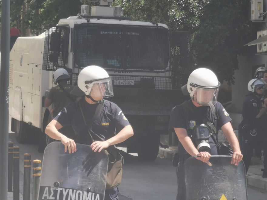 ΑΠΘ: Νέα διαμαρτυρία φοιτητών μπροστά από τα ΜΑΤ - Ζητούν την αποχώρηση της αστυνομίας