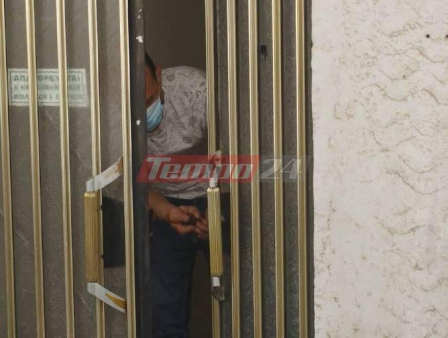 Θάνατος τριών παιδιών στην Πάτρα: Σφραγίστηκε το διαμέρισμα της σπιτονοικοκυράς του Μάνου και της Ρούλας (βίντεο)