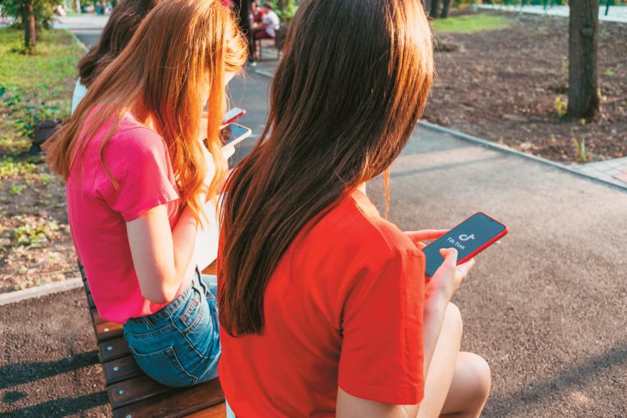 Wind Media: H κομπίνα με τα likes «φέσωσε» 10.000 αφελείς