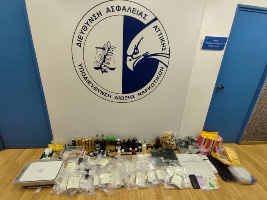 «Ελ. Βενιζέλος»: Συνελήφθη 28χρονη Βραζιλιάνα με εργαστήριο παραγωγής παραισθησιογόνων - Τα πουλούσε σε όλο τον κόσμο