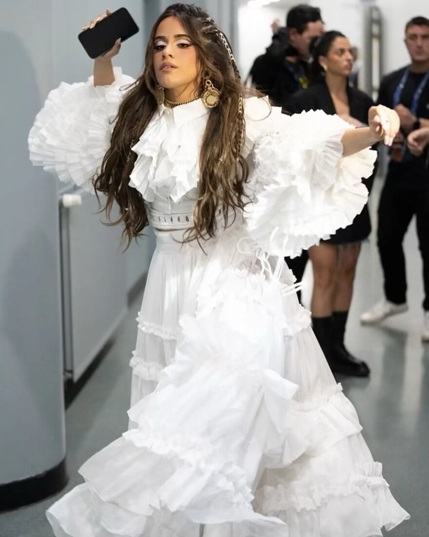 Καμίλα Καμπέγιο: Ενοχλημένη με τους οπαδούς στο UEFA για τα συνθήματα όταν τραγουδούσε