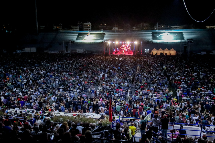 Συναυλία στη Νέα Σμύρνη οργάνωσαν το ΚΚΕ και η οικογένεια του Δημήτρη Μητροπάνου - Δείτε φωτογραφίες