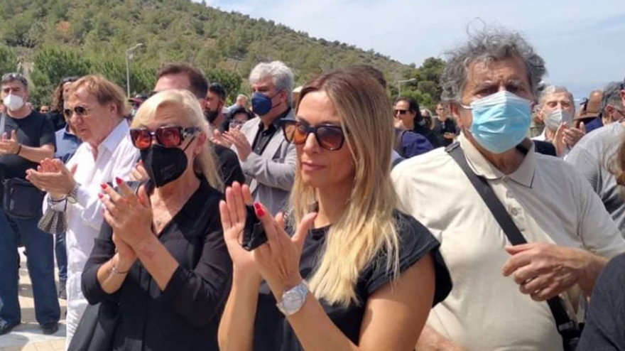 Δάκης: Στο Κοιμητήριο Γλυφάδας έγινε η κηδεία