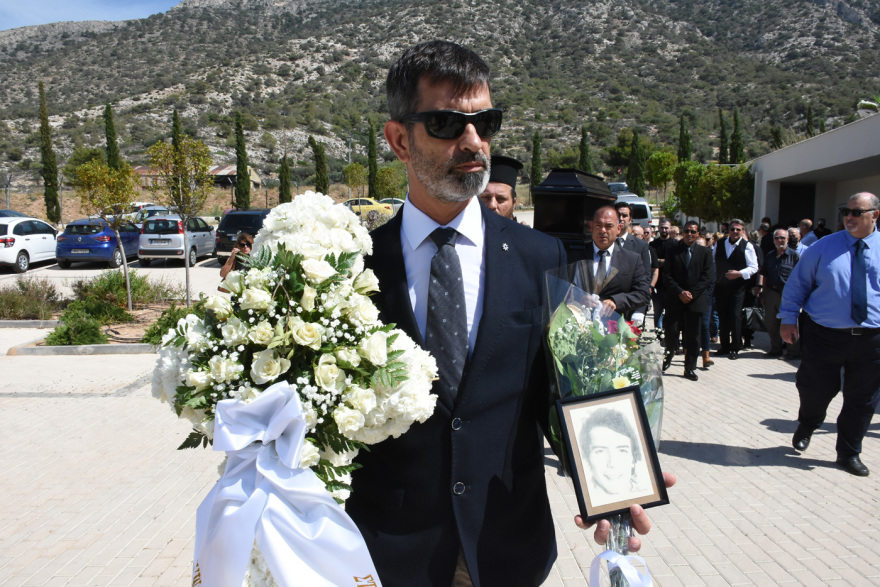 Δάκης: Στο Κοιμητήριο Γλυφάδας έγινε η κηδεία