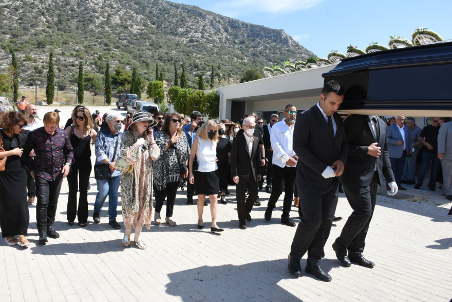 Δάκης: Στο Κοιμητήριο Γλυφάδας έγινε η κηδεία