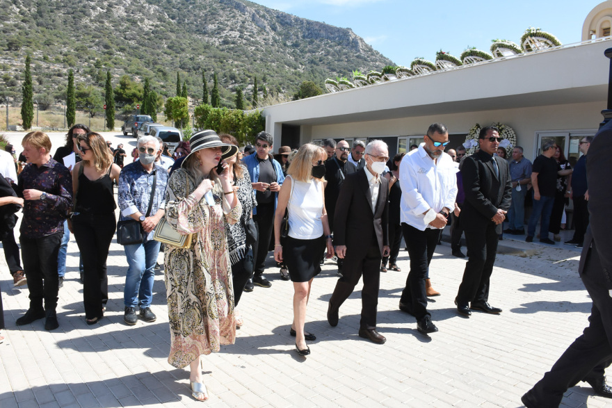 Δάκης: Στο Κοιμητήριο Γλυφάδας έγινε η κηδεία