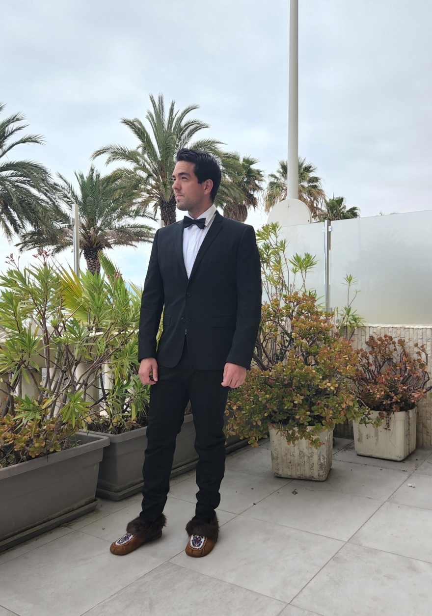 Απαγόρευσαν την είσοδο στις Κάννες σε σκηνοθέτη με παραδοσιακά παπούτσια