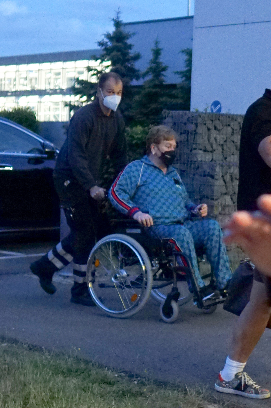  Σε αναπηρικό αμαξίδιο ο Έλτον Τζον