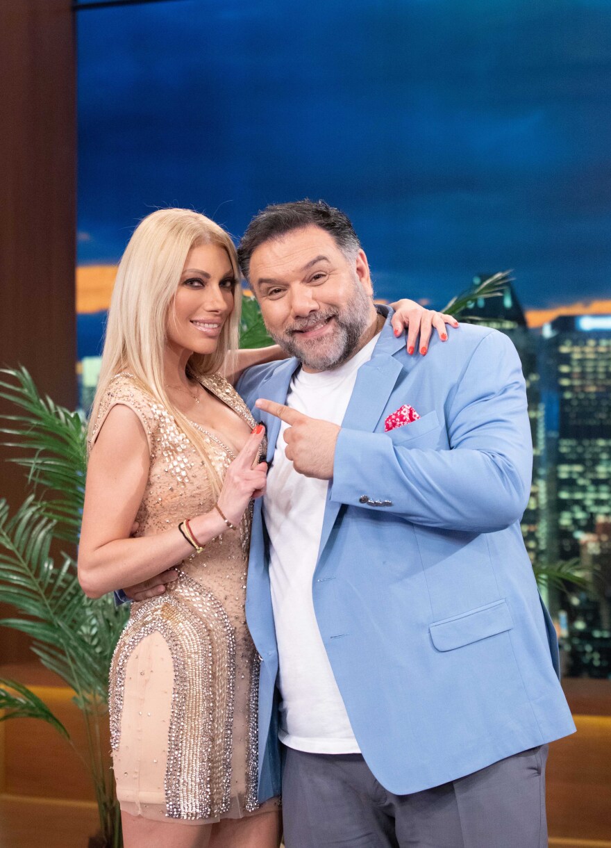 2night Show: Ο Γρηγόρης Αρναούτογλου υποδέχεται τον Μπουράκ Χακί και την Έλενα Γκρέκου