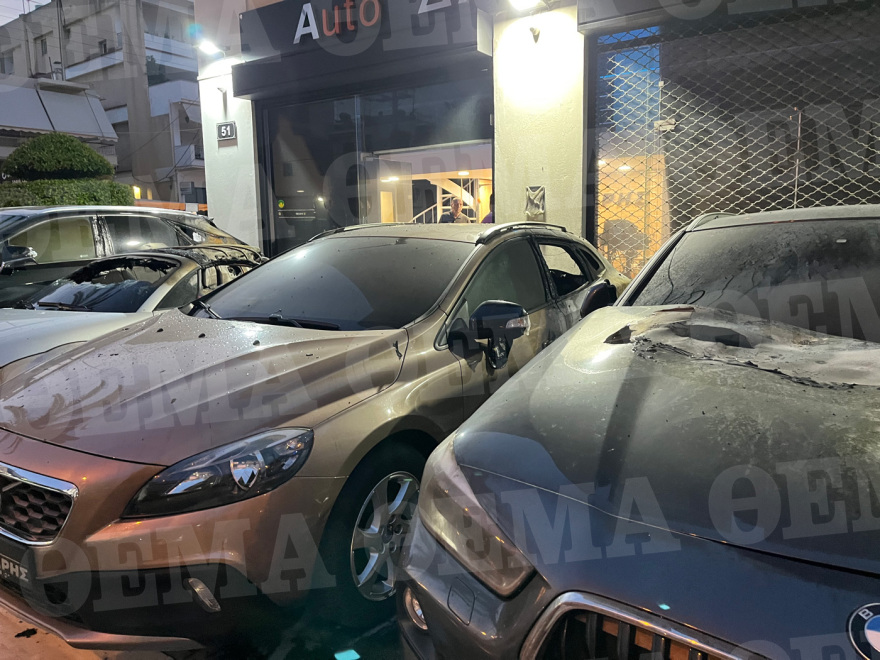 Βίντεο – ντοκουμέντο: Εμπρηστική επίθεση σε μάντρα αυτοκίνητων στο Παλαιό Φάληρο