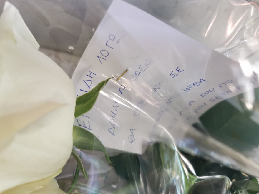 Θεσσαλονίκη: Λουλούδια και κεριά στο γυμναστήριο που αυτοκτόνησε ο 50χρονος - Η τελευταία ανάρτηση και η γυναίκα «αράχνη»