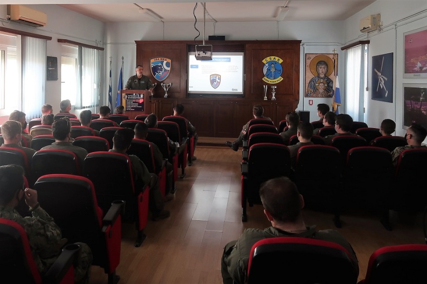 ΓΕΕΘΑ: Ελληνικό Super Puma και δυο F-16 σε συνεκπαίδευση με ελικόπτερα από το Harry S. Truman