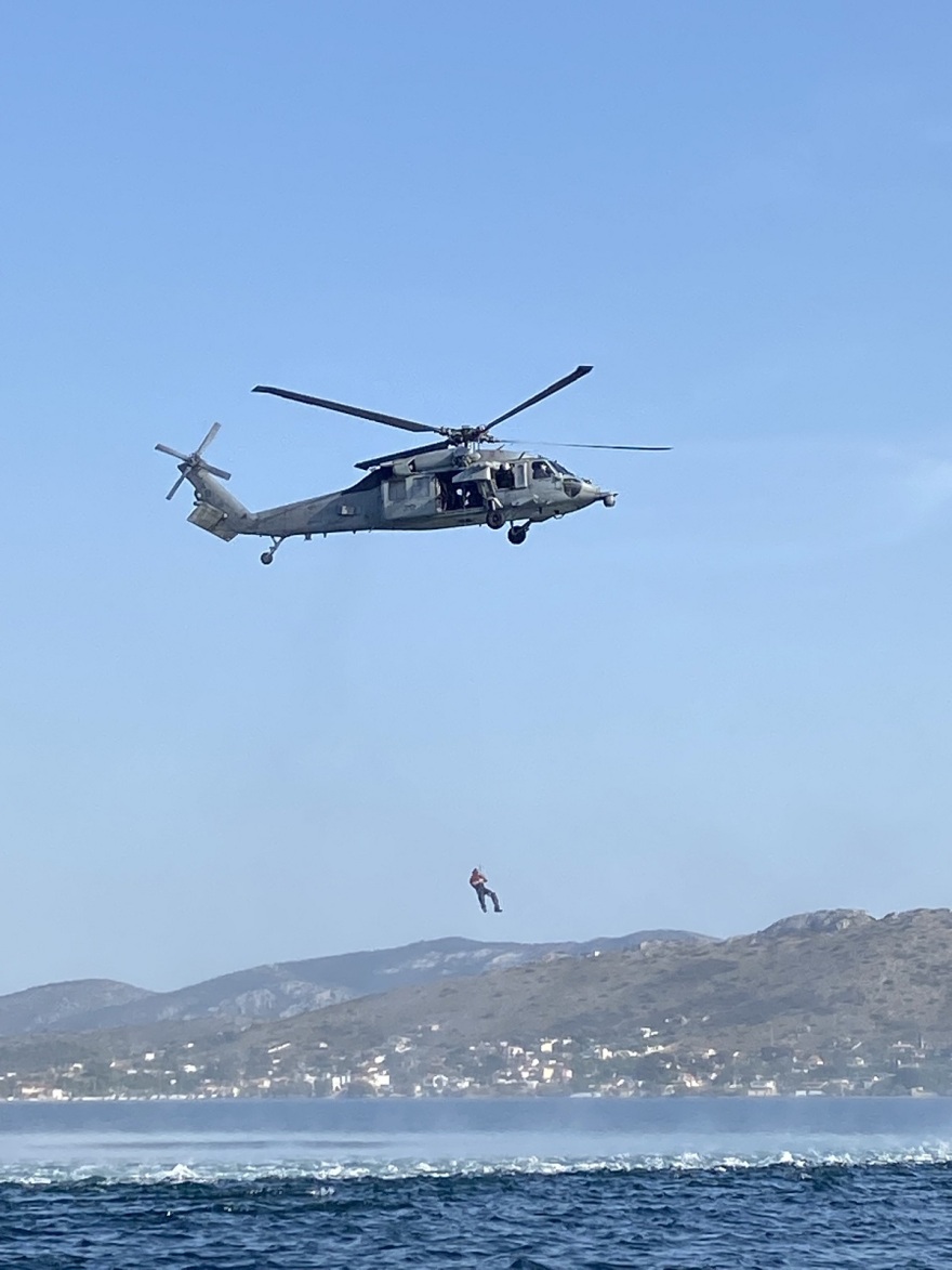 ΓΕΕΘΑ: Ελληνικό Super Puma και δυο F-16 σε συνεκπαίδευση με ελικόπτερα από το Harry S. Truman