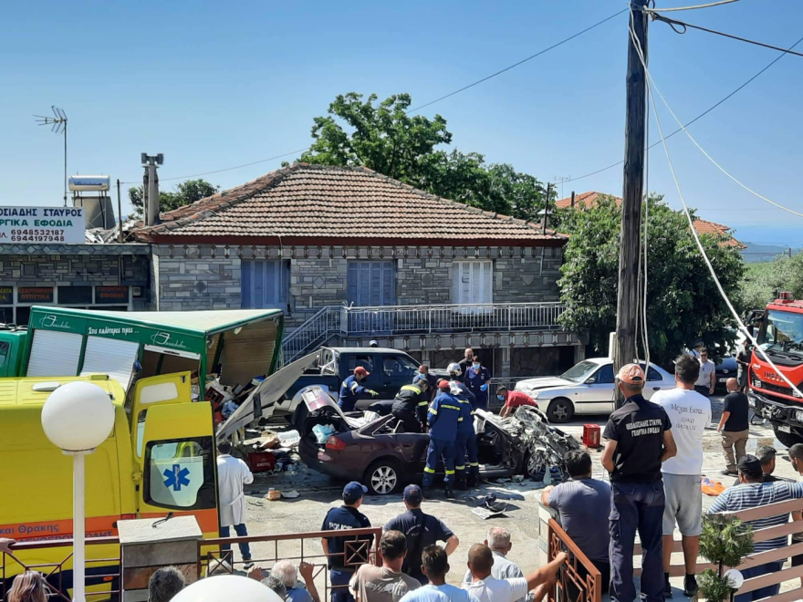 Τροχαίο με τρεις νεκρούς στην Καβάλα: Βίντεο-ντοκουμέντο από τη σύγκρουση, γυναίκα φωνάζει «μακελειό»