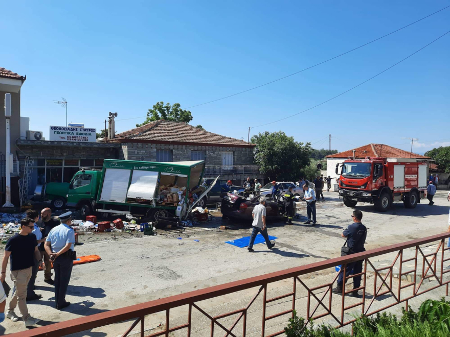 Τροχαίο με τρεις νεκρούς στην Καβάλα: Βίντεο-ντοκουμέντο από τη σύγκρουση, γυναίκα φωνάζει «μακελειό»