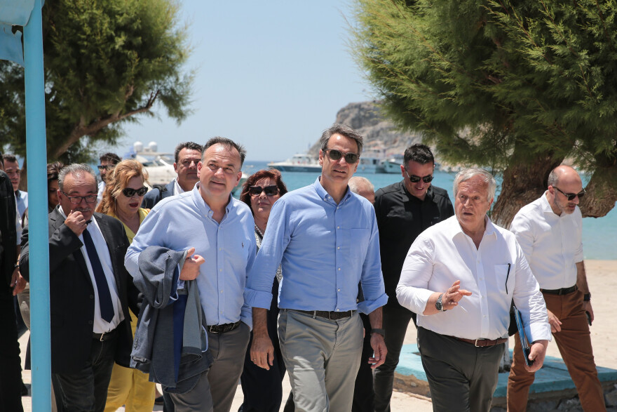 Ο Μητσοτάκης στην Ψέριμο: Είδε κατοίκους, τι είπε για την τηλεϊατρική και την Πρωτοβάθμια υγεία στα νησιά