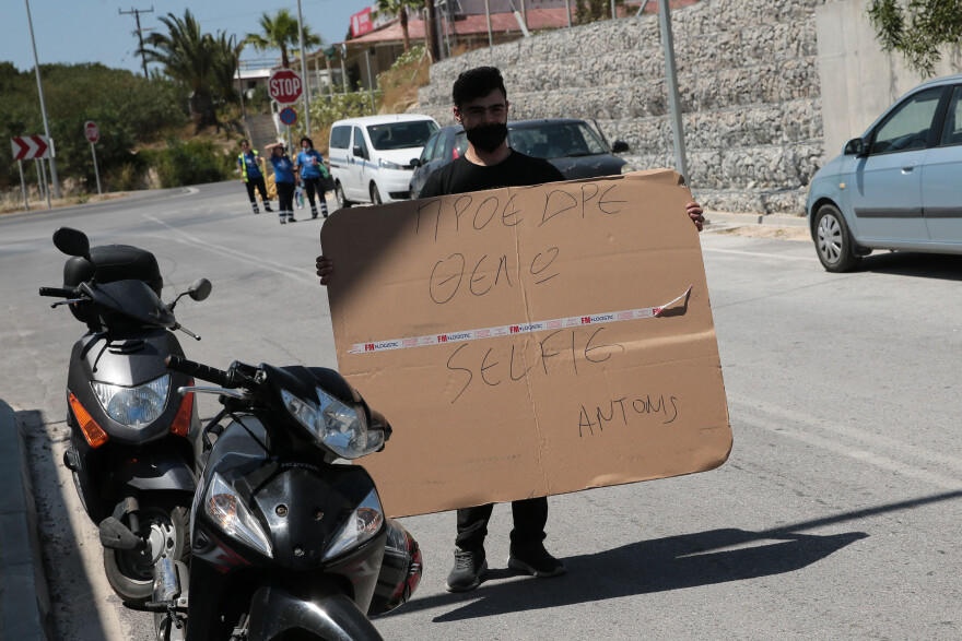Ο Μητσοτάκης στην Ψέριμο: Είδε κατοίκους, τι είπε για την τηλεϊατρική και την Πρωτοβάθμια υγεία στα νησιά