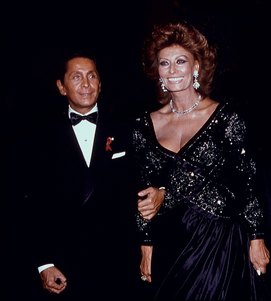 Valentino: Η μυθιστορηματική ζωή του τελευταίου αυτοκράτορα της μόδας