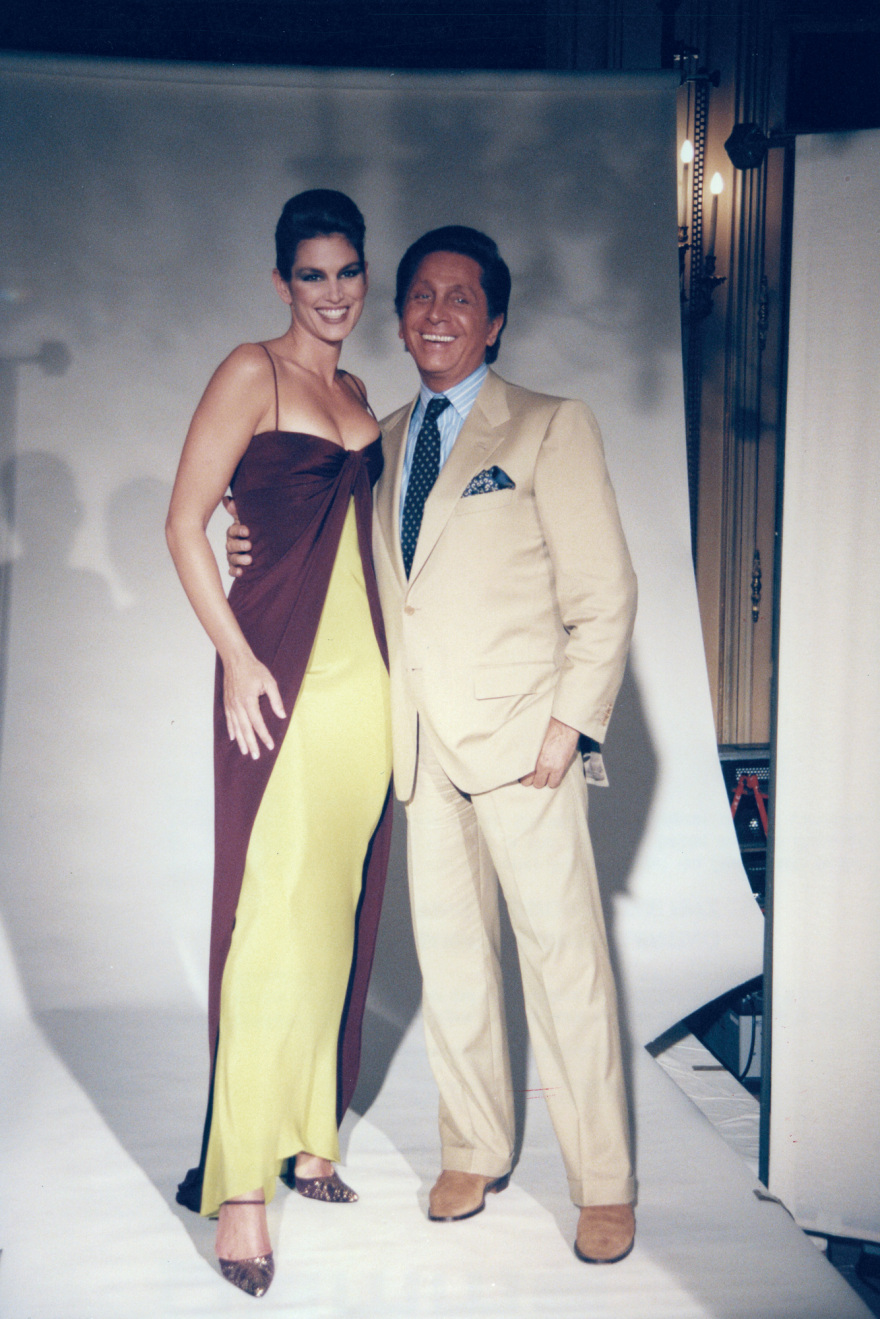 Valentino: Η μυθιστορηματική ζωή του τελευταίου αυτοκράτορα της μόδας