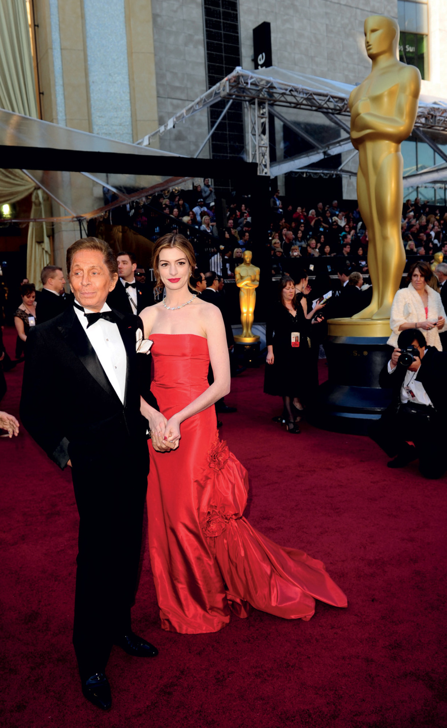 Valentino: Η μυθιστορηματική ζωή του τελευταίου αυτοκράτορα της μόδας