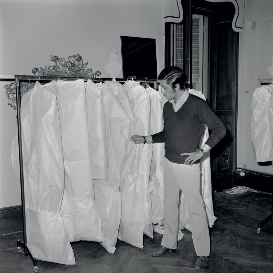 Valentino: Η μυθιστορηματική ζωή του τελευταίου αυτοκράτορα της μόδας