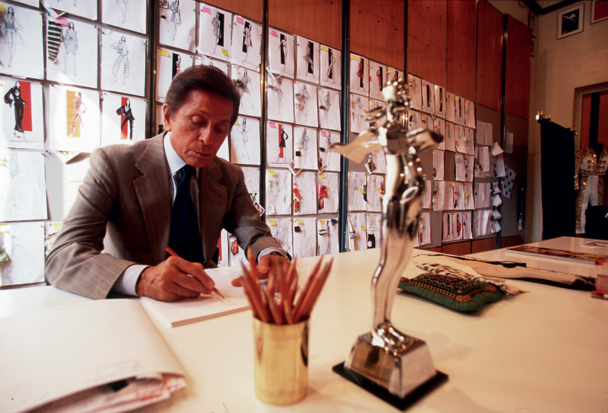 Valentino: Η μυθιστορηματική ζωή του τελευταίου αυτοκράτορα της μόδας