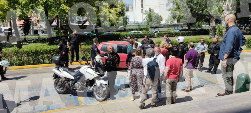 Άνδρας με ρόπαλο επιχείρησε να εισβάλει στο ραδιομέγαρο της ΕΡΤ