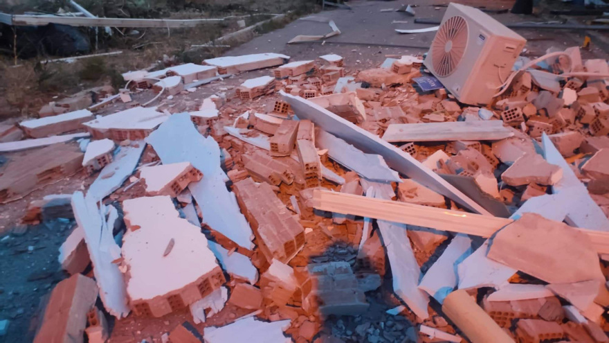 Εμπρησμός πίσω από την έκρηξη στο Μενίδι - Βρέθηκε βαν με λαθραία τσιγάρα στο υπόγειο του ξυλουργείου 