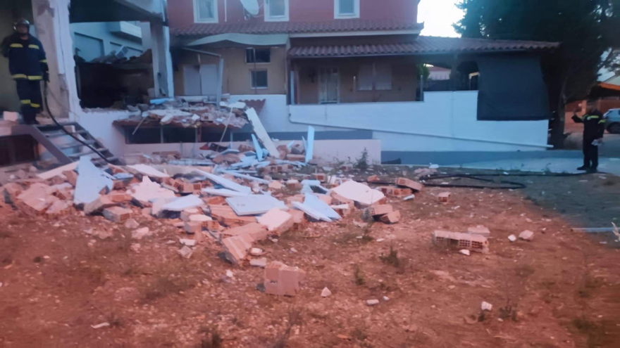 Εμπρησμός πίσω από την έκρηξη στο Μενίδι - Βρέθηκε βαν με λαθραία τσιγάρα στο υπόγειο του ξυλουργείου 