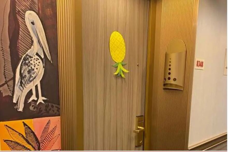 #UpsideDownPineapple: Το TikTok αποκαλύπτει την... κρυφή σημασία του ανάποδου ανανά