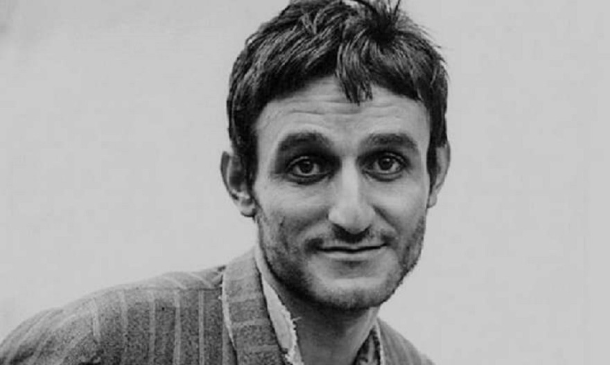 Σωτήρης Μουστάκας: Δεκαπέντε χρόνια από τον θάνατό του - Το πηγαίο ταλέντο, το... Όσκαρ και το πάθος του τζόγου