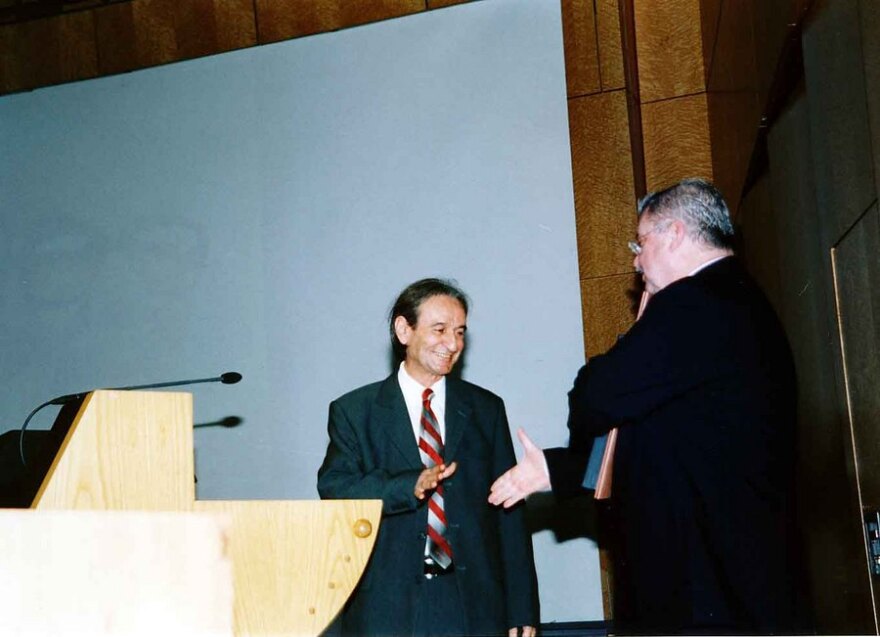 Σωτήρης Μουστάκας: Δεκαπέντε χρόνια από τον θάνατό του - Το πηγαίο ταλέντο, το... Όσκαρ και το πάθος του τζόγου