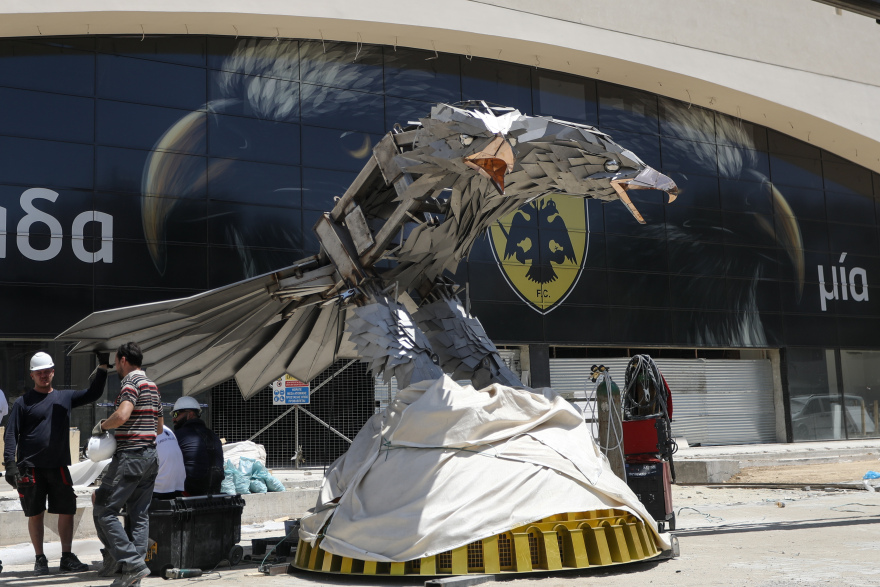 ΑΕΚ: Στη βάση του ο επιβλητικός δικέφαλος αετός της OPAP Arena