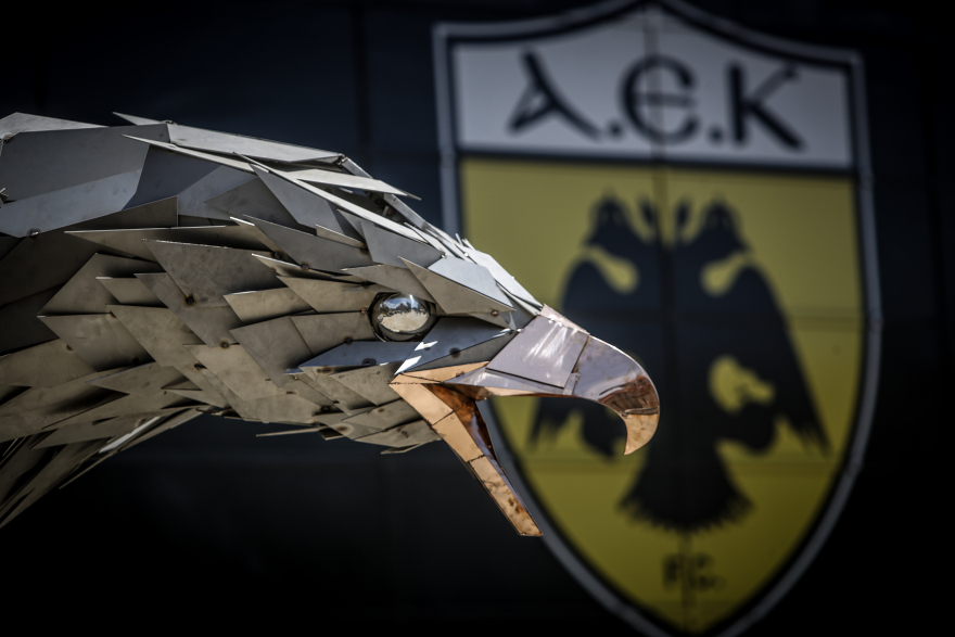 ΑΕΚ: Στη βάση του ο επιβλητικός δικέφαλος αετός της OPAP Arena