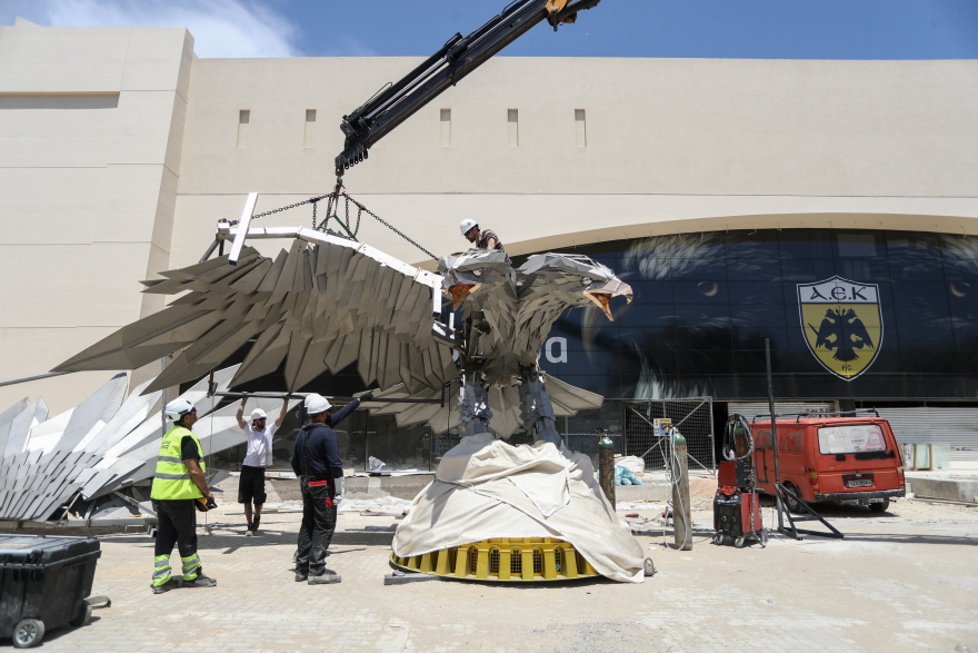 ΑΕΚ: Στη βάση του ο επιβλητικός δικέφαλος αετός της OPAP Arena