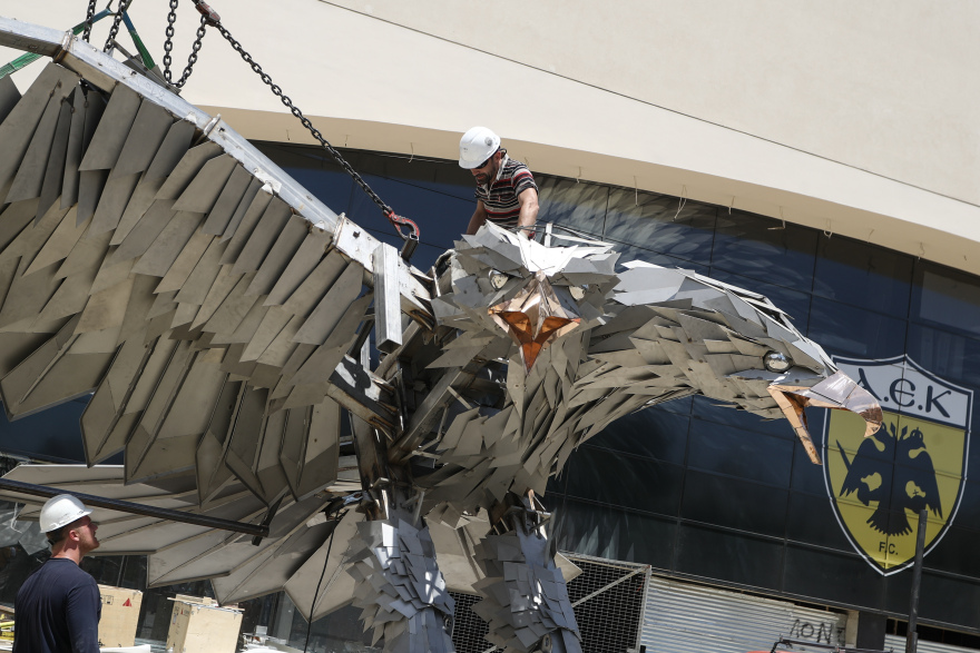 ΑΕΚ: Στη βάση του ο επιβλητικός δικέφαλος αετός της OPAP Arena