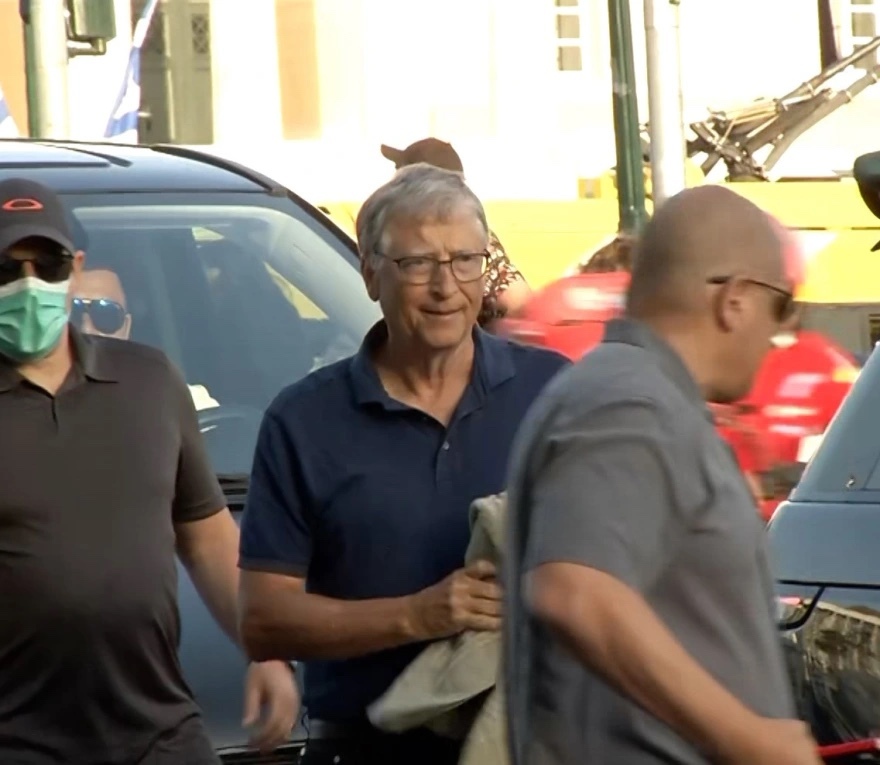 Μπιλ Γκέιτς: Τι ψάχνει μόνος στην Ελλάδα;