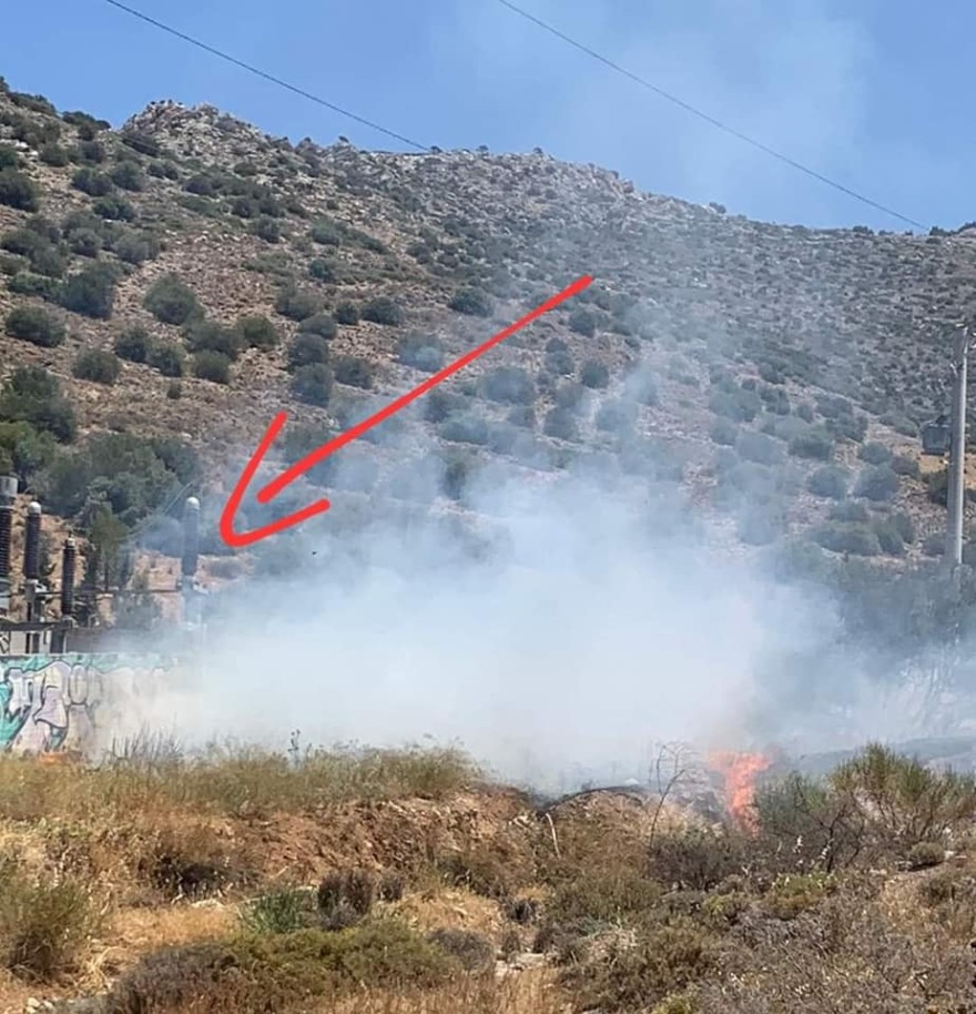 Σε ύφεση η φωτιά στη Βούλα - Ισχυρές δυνάμεις της Πυροσβεστικής και εναέρια μέσα στο σημείο