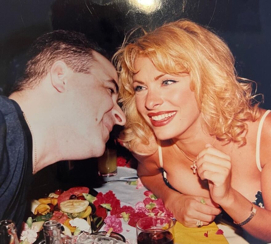 Η Ελένη Μενεγάκη θυμάται τα παλιά - Οι φωτογραφίες που «ξέθαψε» από τα χρόνια του «Πρωινού Καφέ»