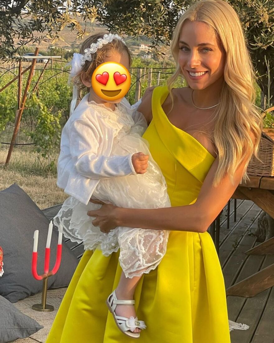 Η Δούκισσα Νομικού έγινε νονά στην Κρήτη