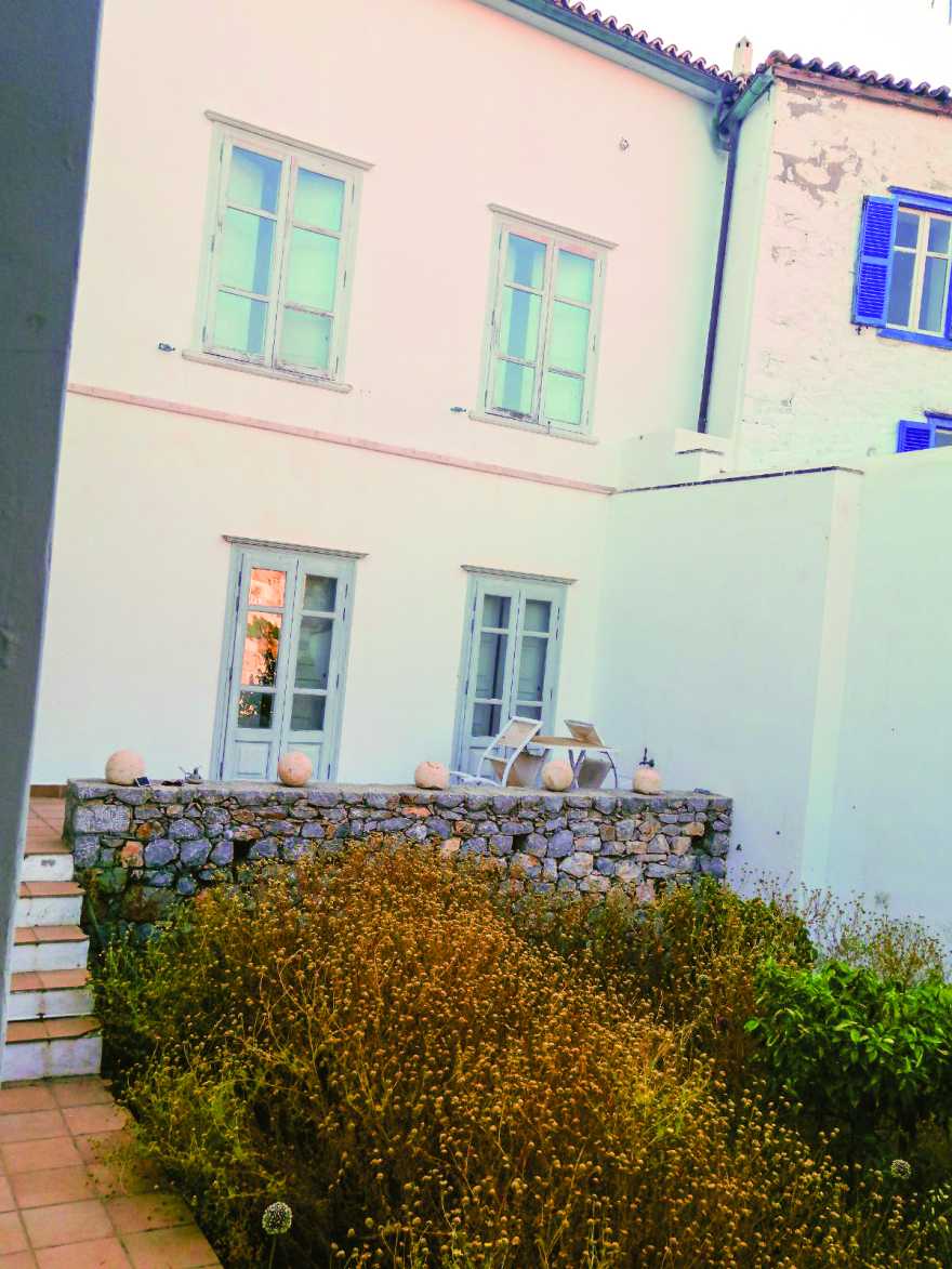 Ιστορία τριών αιώνων: Στο σφυρί το αρχοντικό Κοντομηνά στην Ύδρα